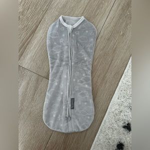2 Swaddle Me newborn swaddles